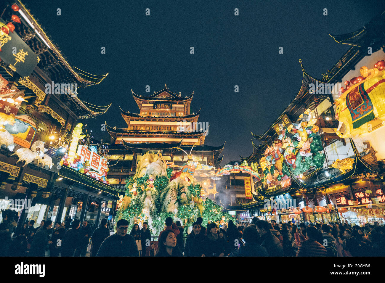 Chinese lantern festivals in Yuyuan garden Stock Photo - Alamy