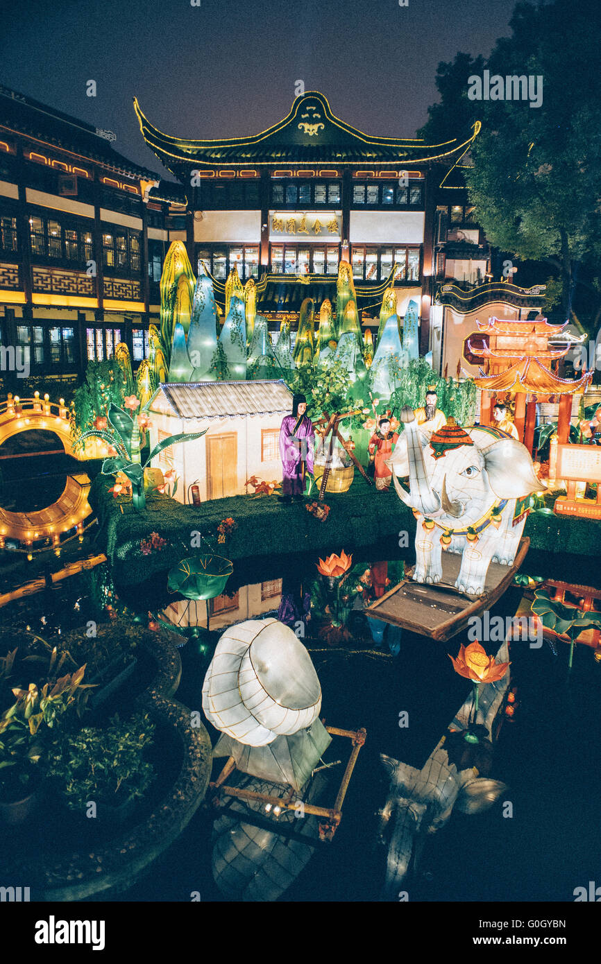 Chinese lantern festivals in Yuyuan garden Stock Photo - Alamy