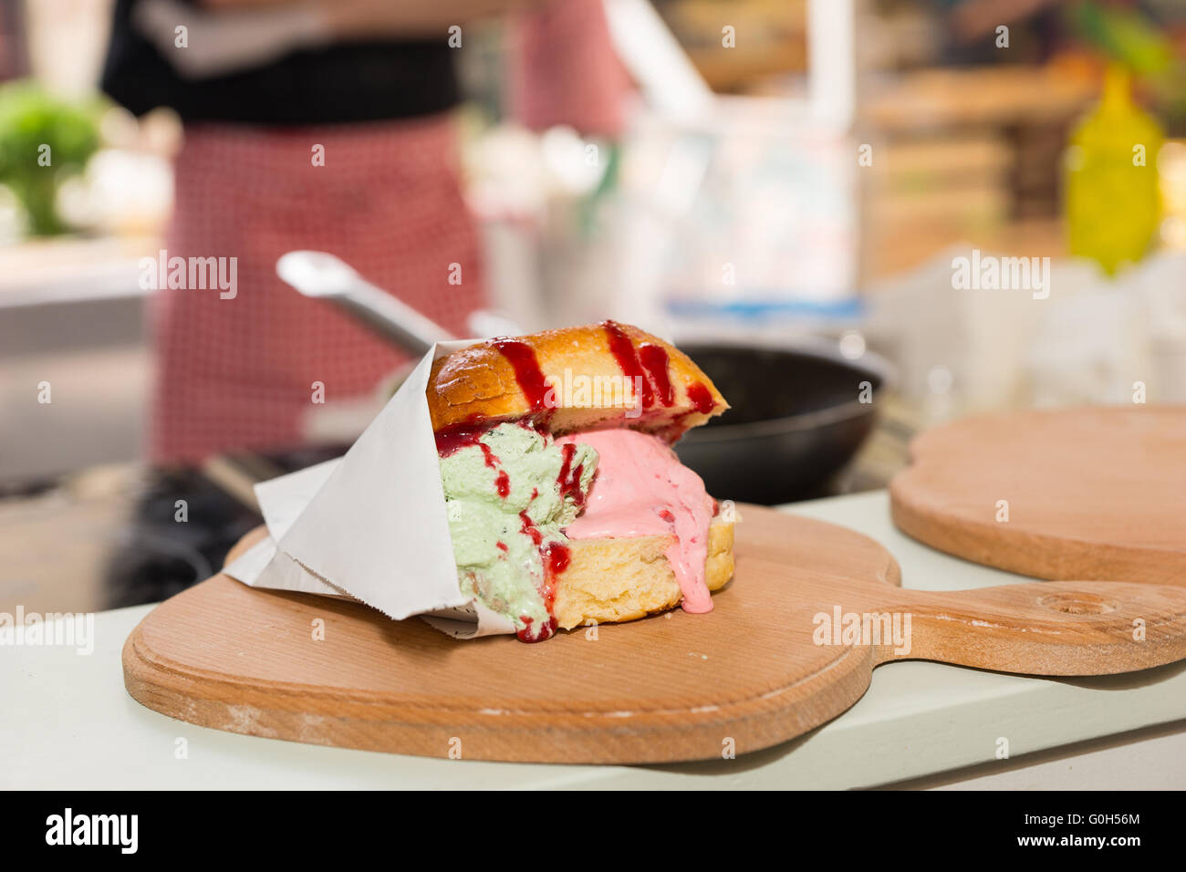 https://c8.alamy.com/comp/G0H56M/close-up-still-life-of-gourmet-double-scoop-ice-cream-sandwich-with-G0H56M.jpg