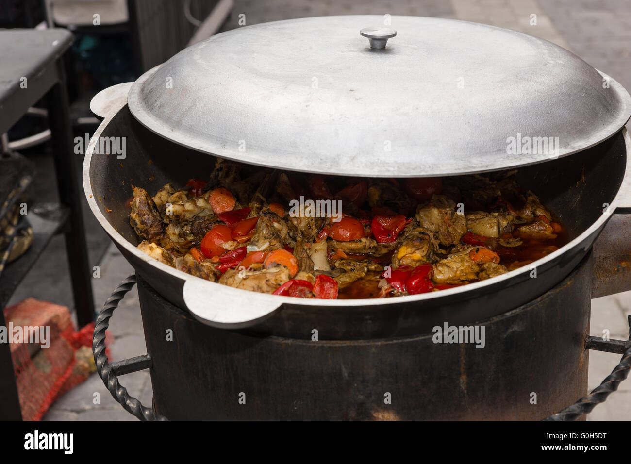 https://c8.alamy.com/comp/G0H5DT/large-cast-iron-pot-of-roasted-colorful-fresh-vegetables-standing-G0H5DT.jpg
