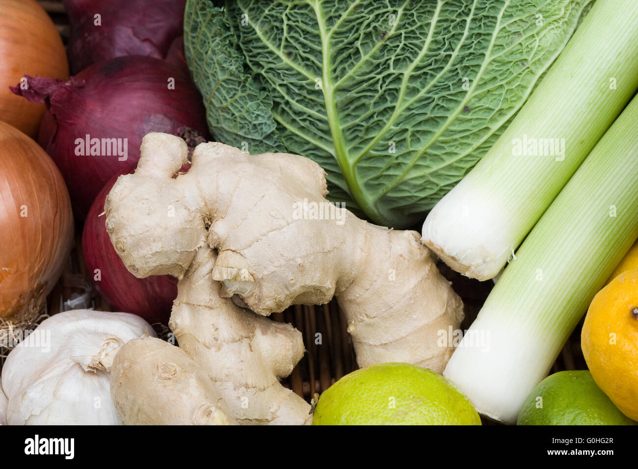 Organic and fresh vegetables at market stall Stock Photo - Alamy