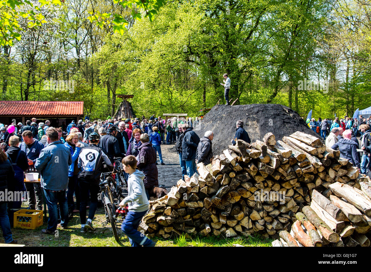 Charcoal pit hires stock photography and images Alamy