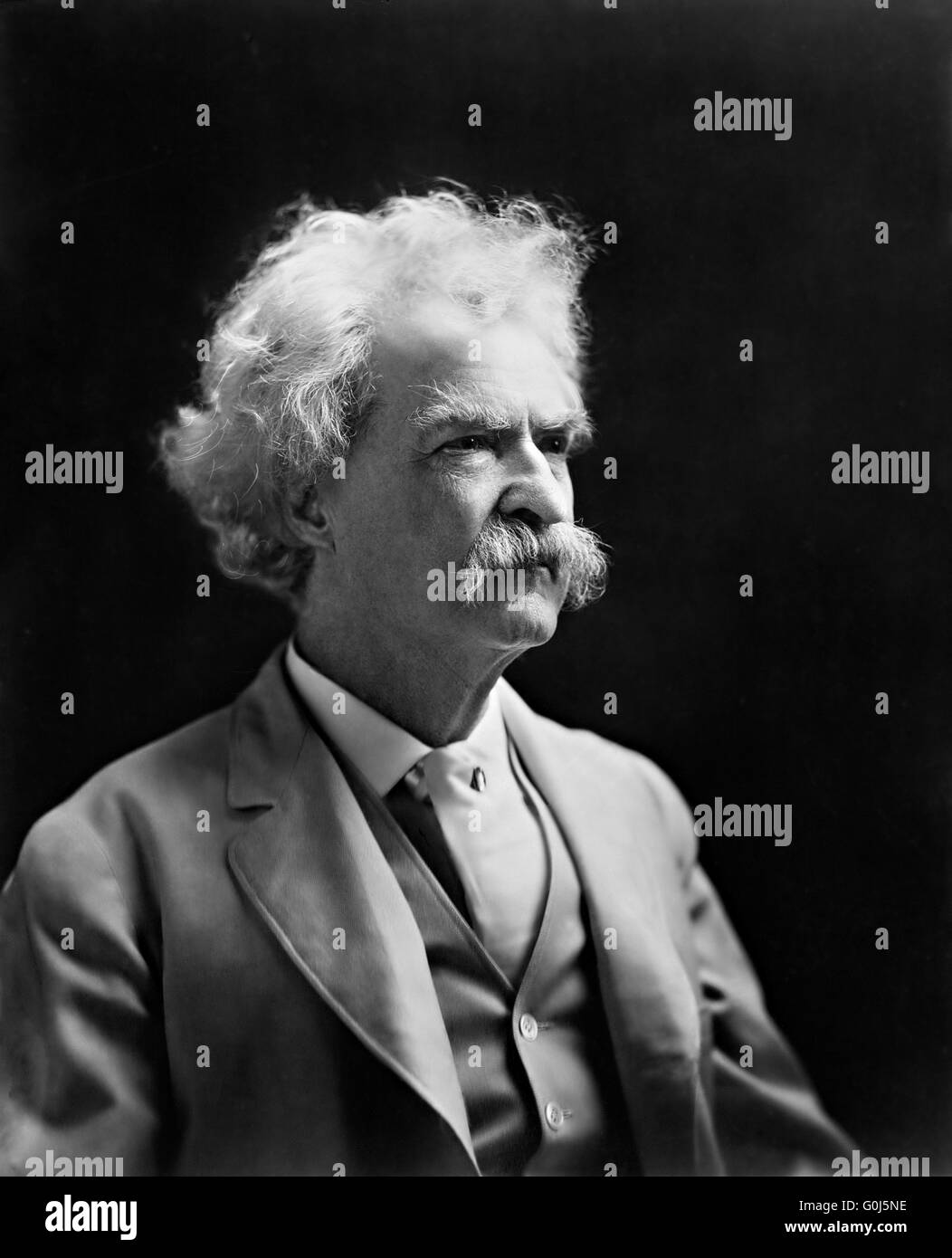 Author and humorist Samuel Langhorne Clemens, better known by his pen name Mark Twain in 1907. Stock Photo