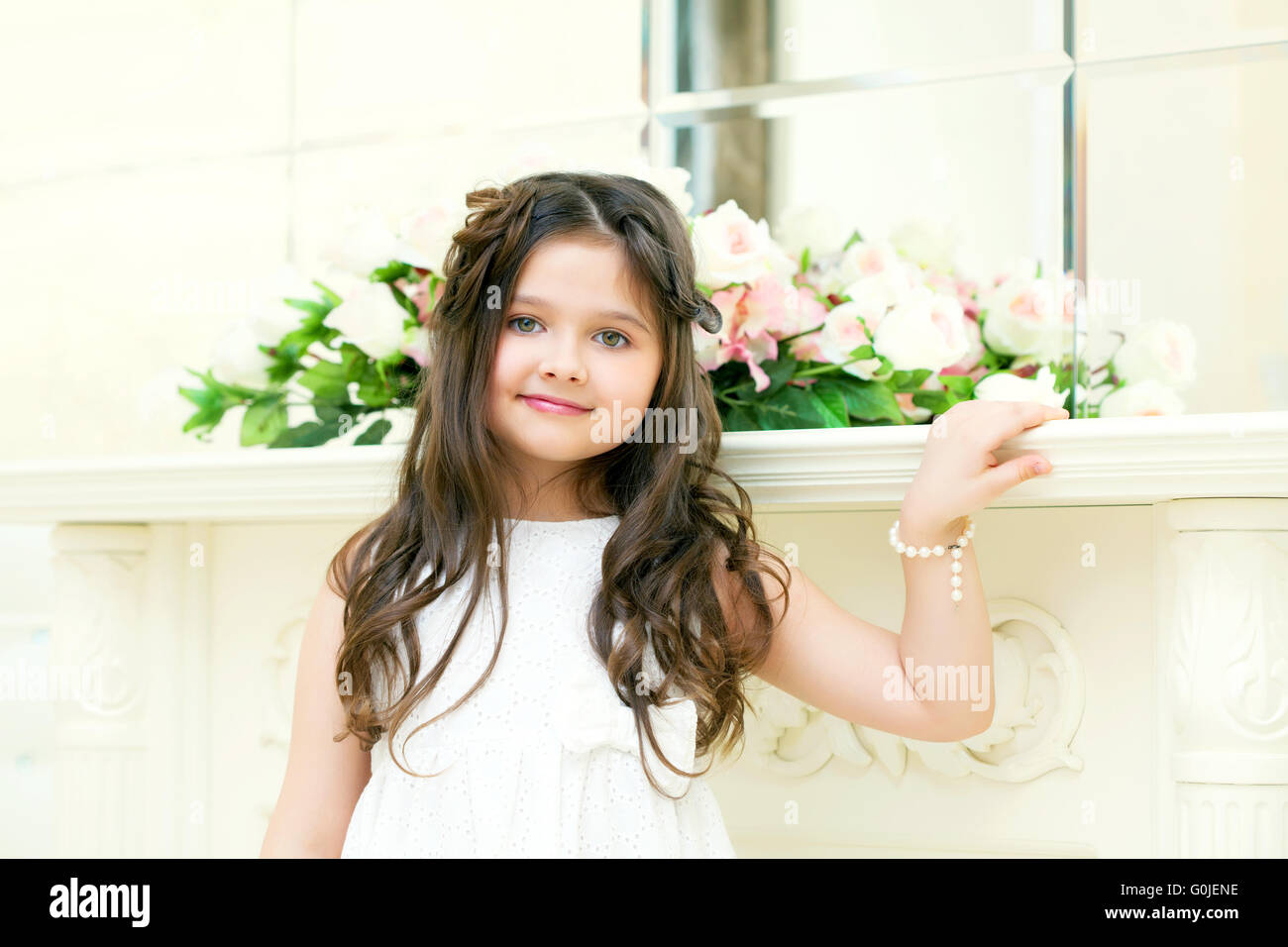 Portrait of smiling pretty girl posing at camera Stock Photo - Alamy