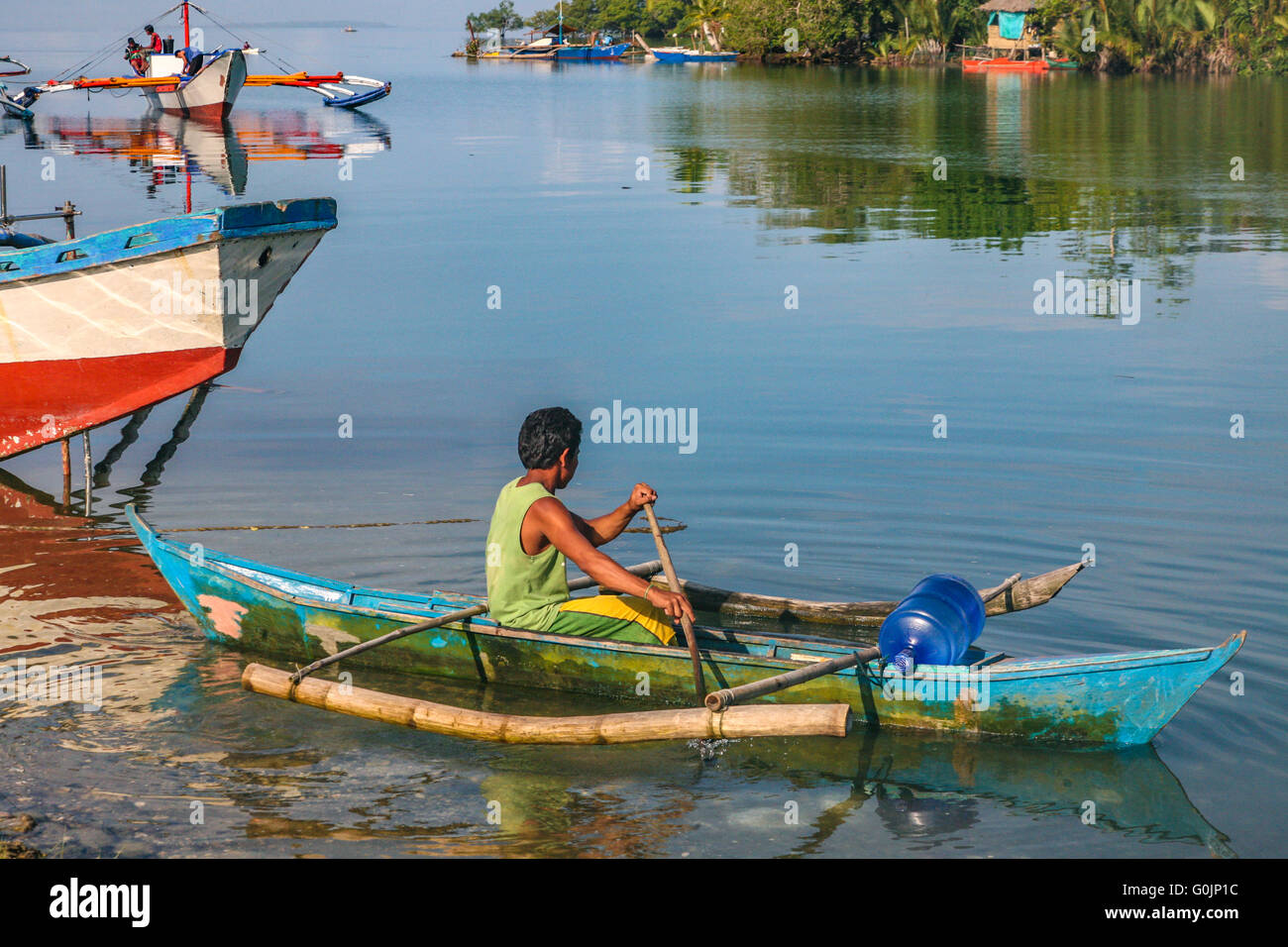 https://c8.alamy.com/comp/G0JP1C/philippines-bohol-fishing-boats-on-the-river-at-loay-adrian-baker-G0JP1C.jpg
