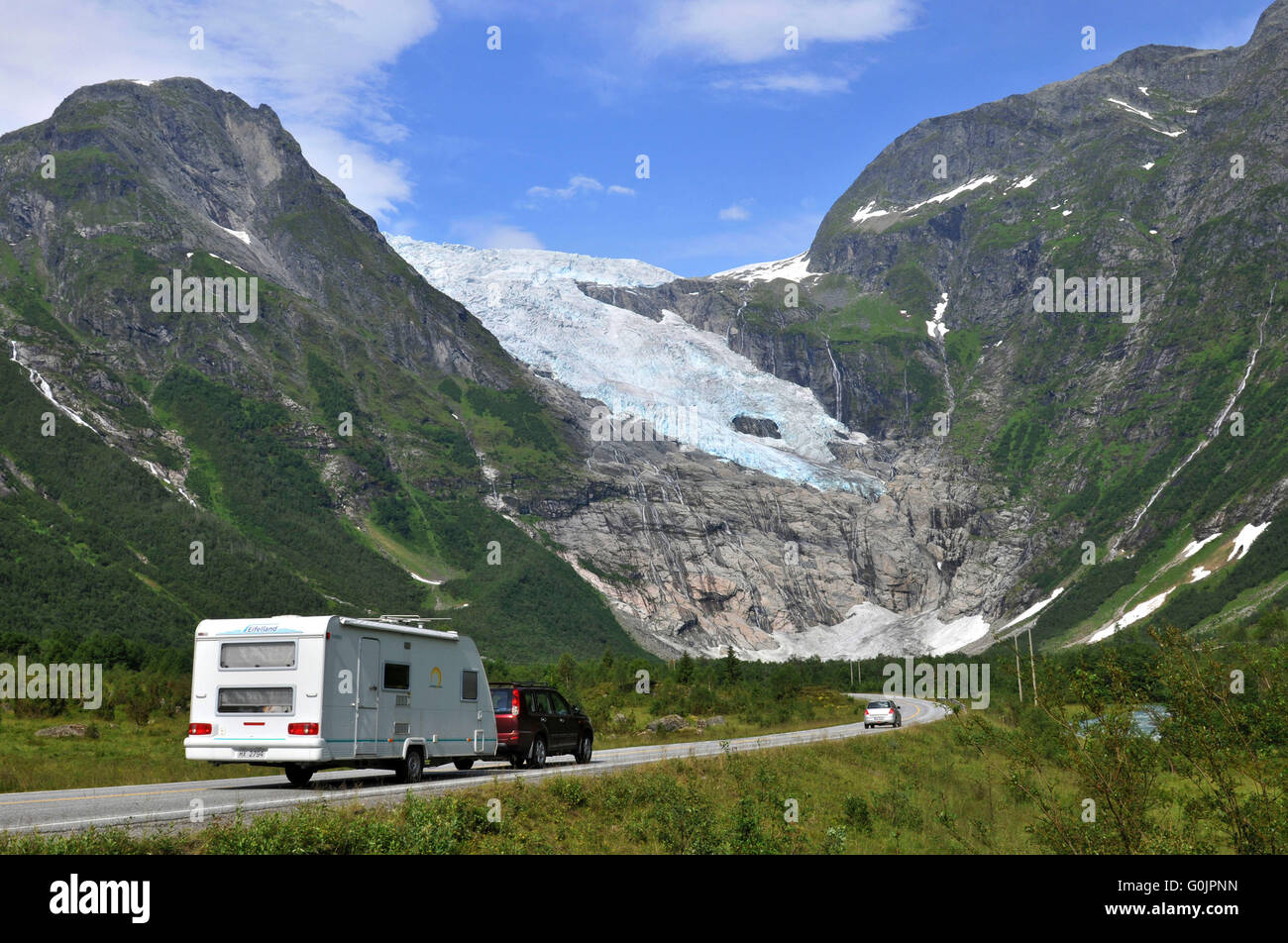 Camper, caravan, wheel estate, Boyanebreen glacier tongue, Jostedalsbreen glacier, Sogn og Fjordane, Norwegen Stock Photo