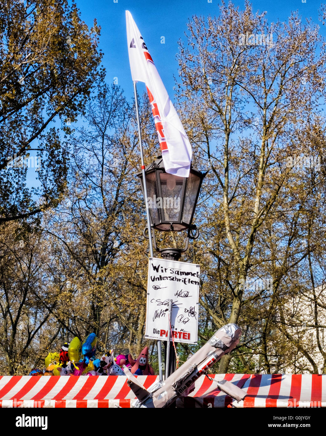 Kreuzberg, Berlin, Germany, 1st May, 2016. May Day, Labour Day or Workers' Day is celebrated on the May 1 and is a public holiday in Germany. In Berlin the largest Labour day festivities take place in the Kreuzberg area. Streets are closed, stall holders line the streets selling food, bands play, and DJs entertain the crowds. Political activists are drawn to the event and there is a large police presence. People campaign for workers' rights on this day and may attend marches or rallies. © Eden Breitz/Live Alamy News Stock Photo