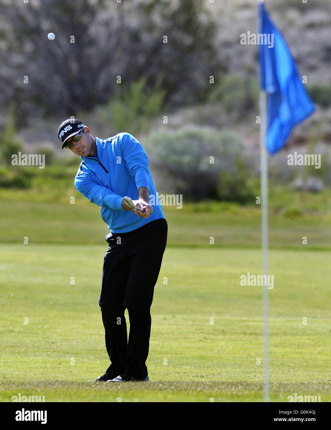 Usa. 2nd May, 2016. SPORTS -- D.J. Brigman of Albuquerque chips onto the first green during the 201 U.S. Open Local Qualifier at Twin Warriors Golf Club on Monday, May 2, 2016. © Greg Sorber/Albuquerque Journal/ZUMA Wire/Alamy Live News Stock Photo