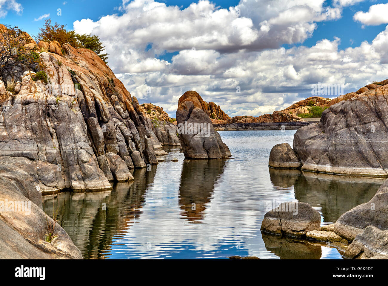 Willow Lake Prescott Arizona in boulders showing water line on rocks Stock Photo - Alamy