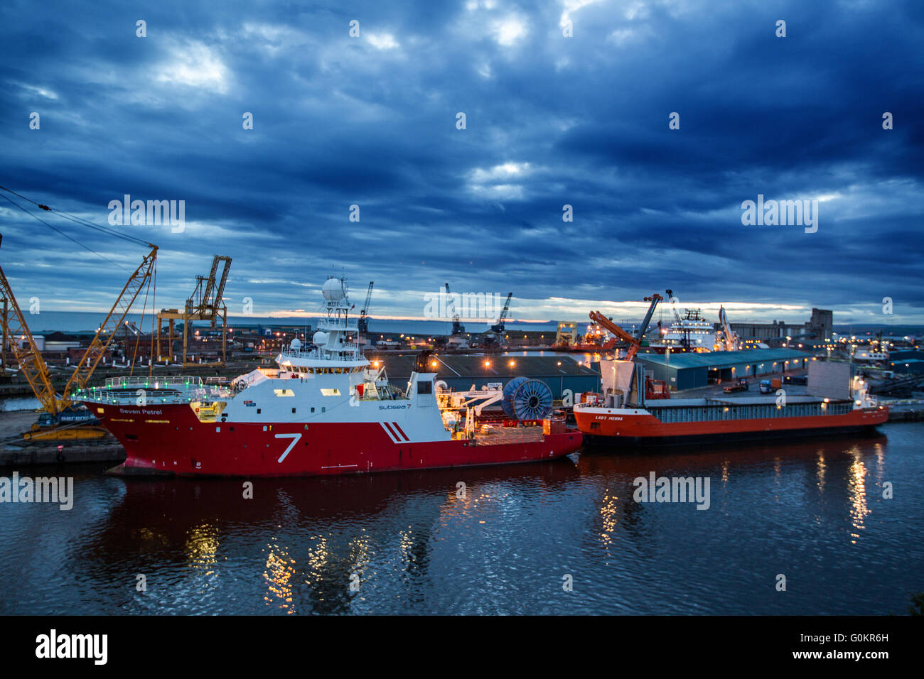 Dawn forth ports leith various ships docked decommissioning hi-res ...