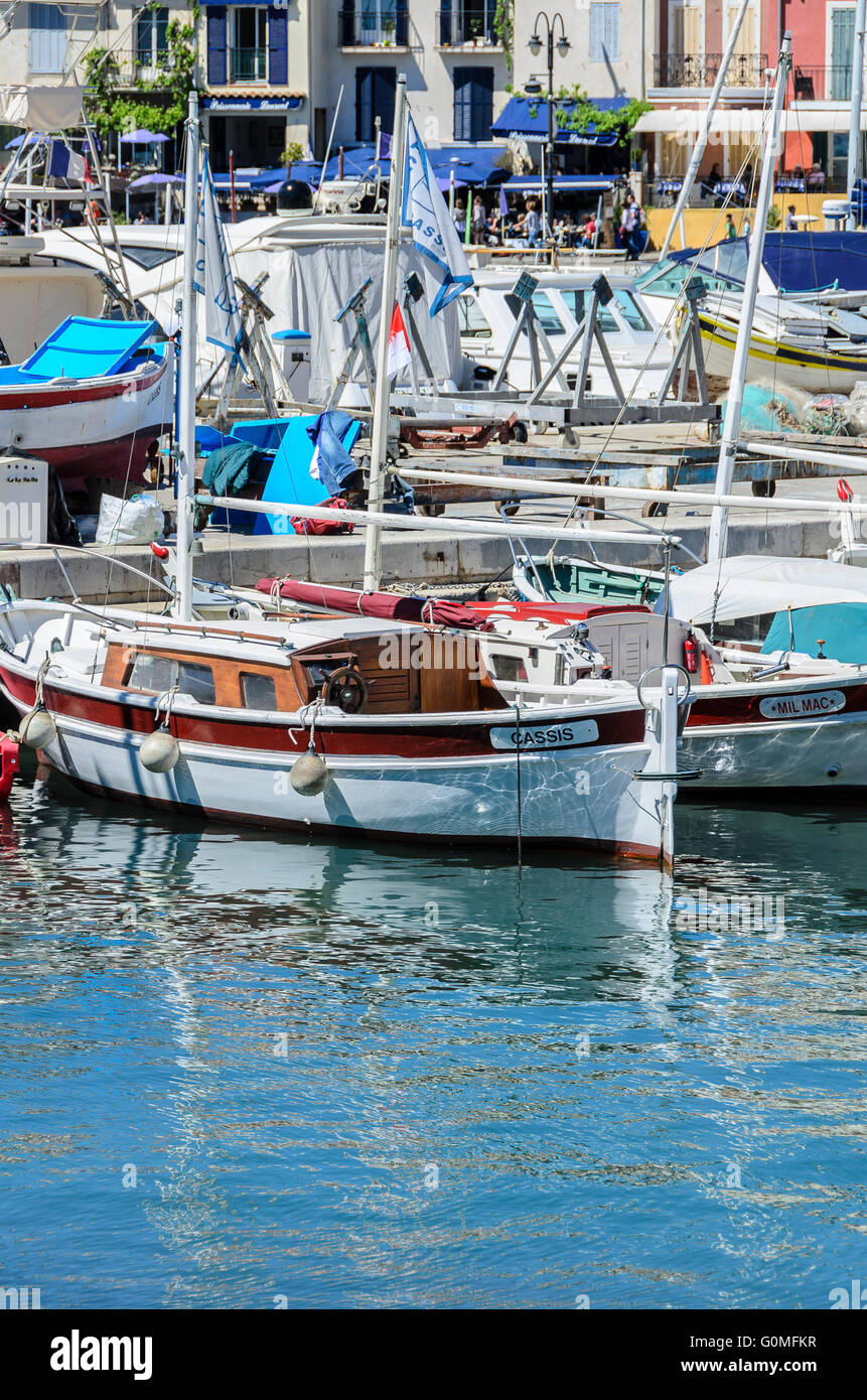 PORT DE CASSIS ET SES BATEAUX, CASSIS, BDR  FRANCE 13 Stock Photo