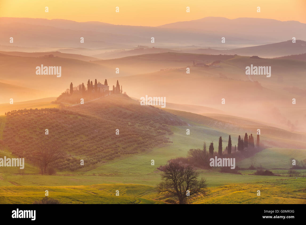 sunrise-in-val-d-orcia-stock-photo-alamy