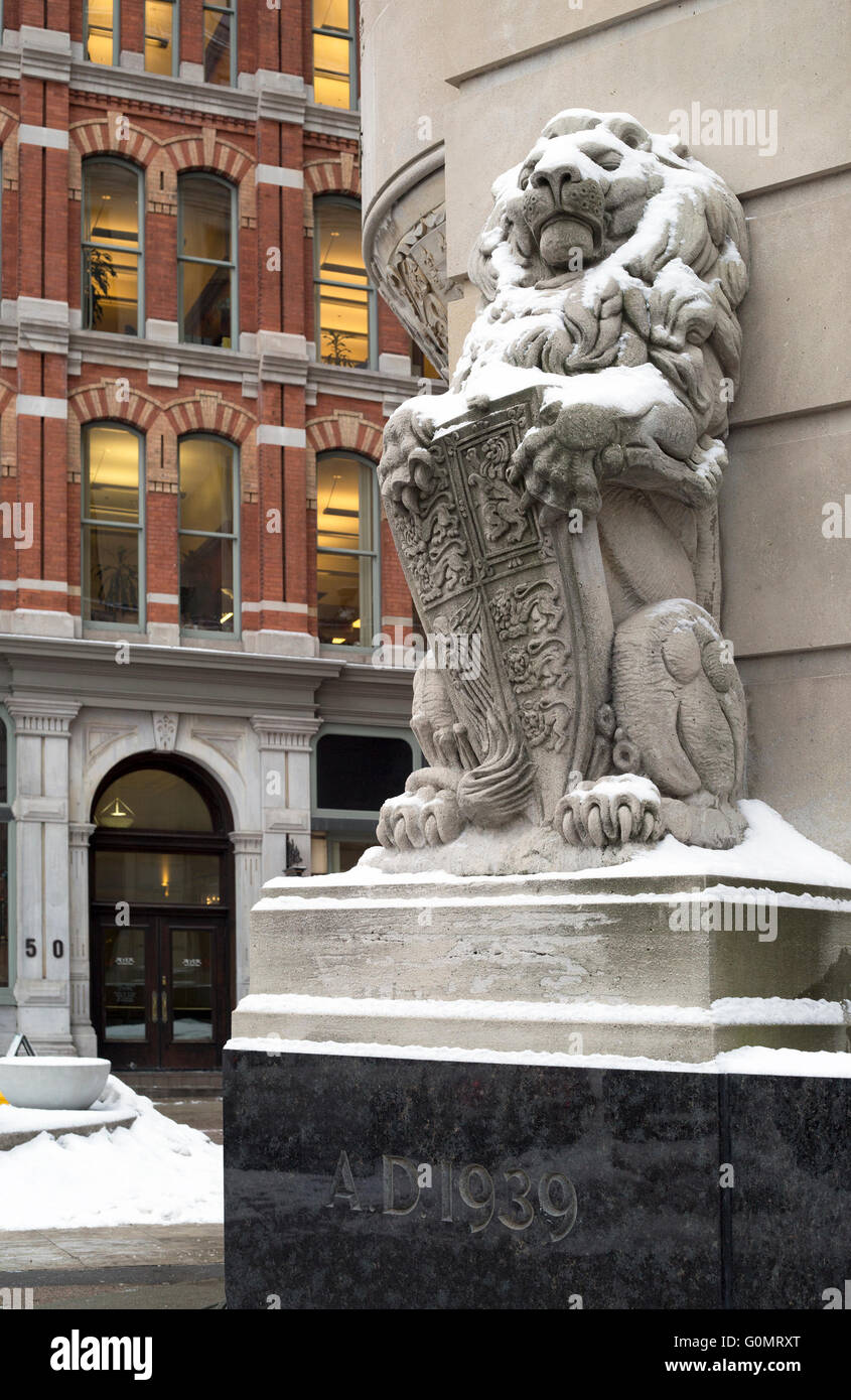 Lion sculpture at Ottawa post office on Sparks Street Stock Photo Alamy