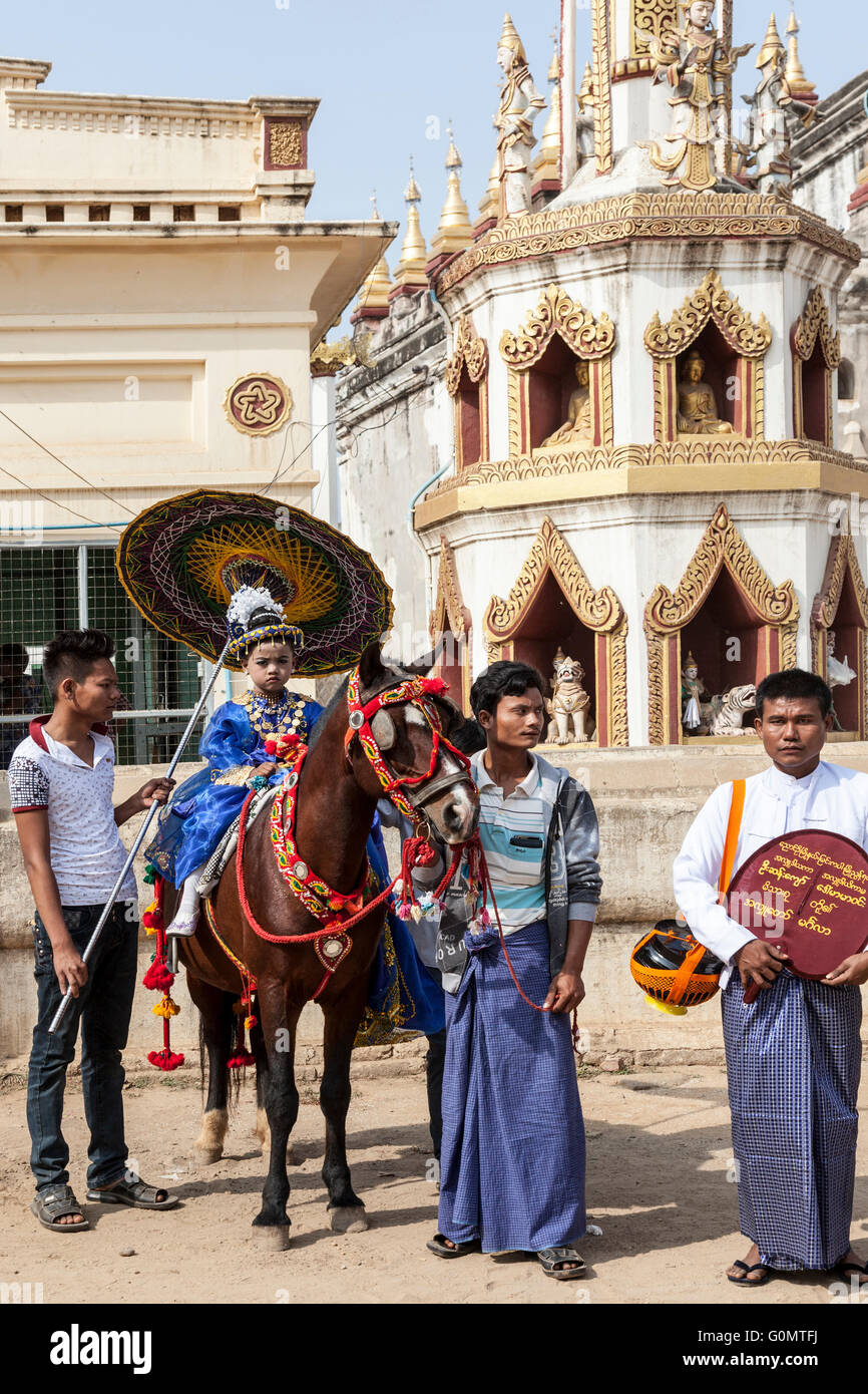 In Old Bagan, parade on the occasion of the novitiation of little girls which usually coincides with the boys' one (Myanmar). Stock Photo