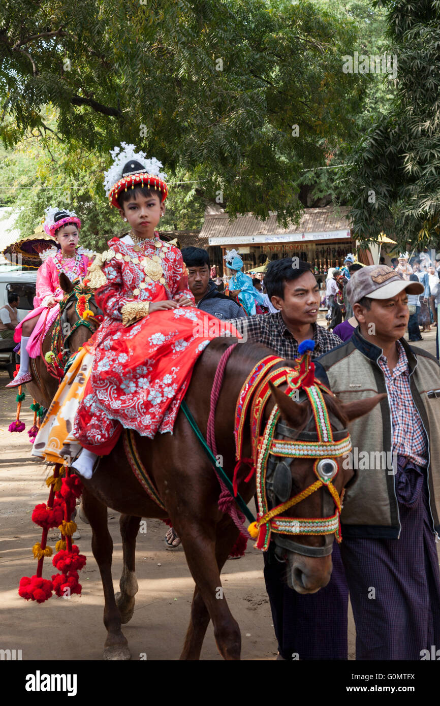 In Old Bagan, parade on the occasion of the novitiation of little girls which usually coincides with the boys' one (Myanmar). Stock Photo
