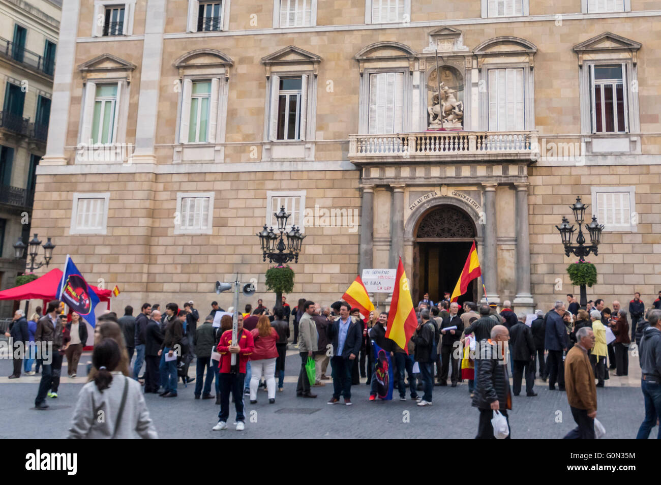 Pro-Spanish protesters in front of the Palau de la Generalitat, seat of the Catalan government in Barcelona. April 2016. Stock Photo
