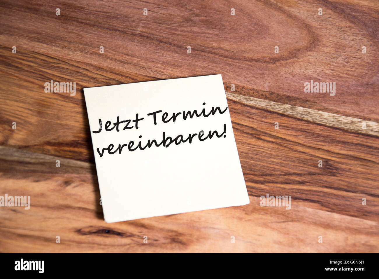 german text Jetzt Termin vereinbaren on post-it Stock Photo