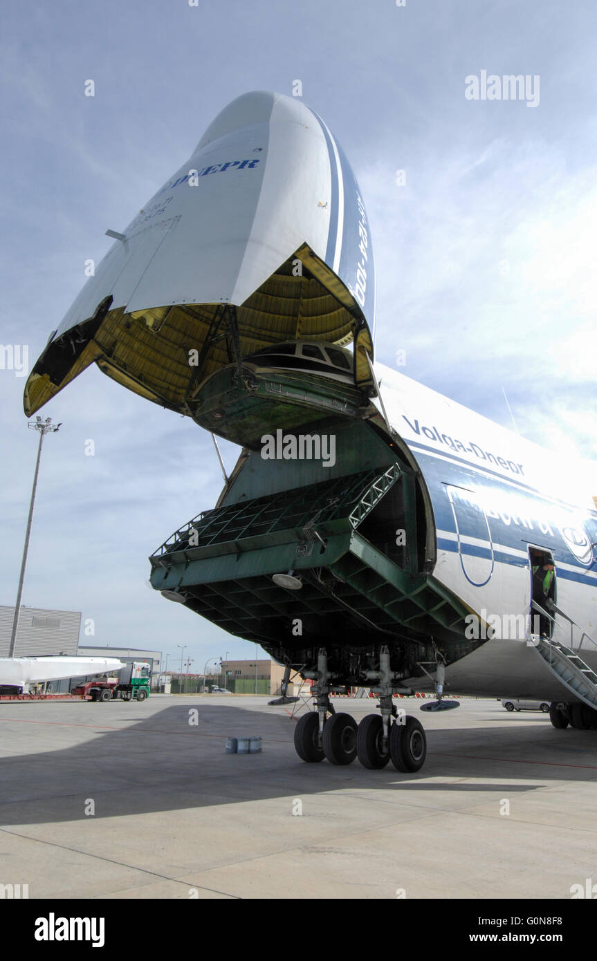 VolgaDnepr Airlines, Antonov An124100 Commercial transport aircraft