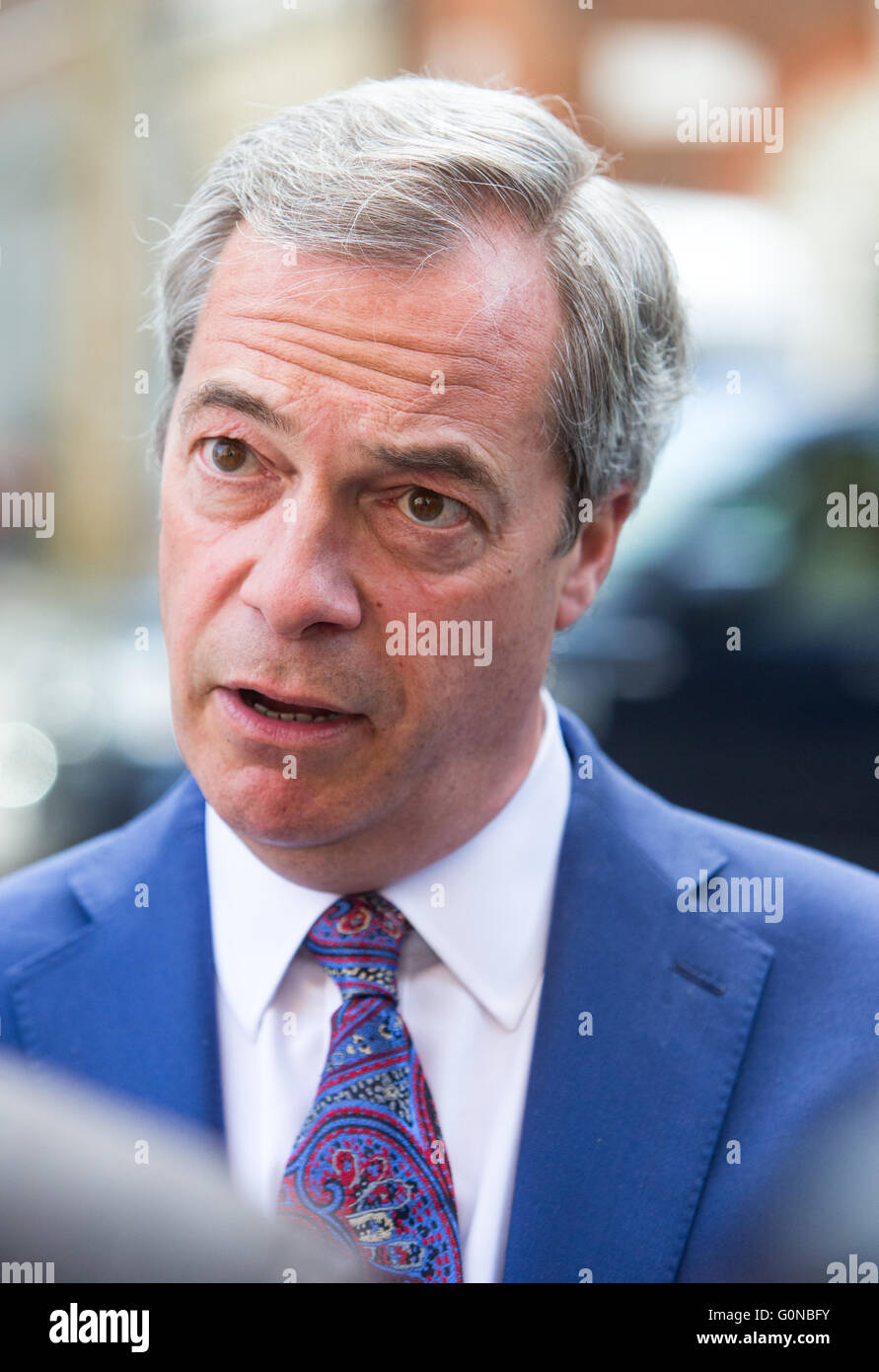 Nigel Farage talks to journalists ahead of the May 5th London mayoral elections where Peter Whittle is standing for UKIP Stock Photo