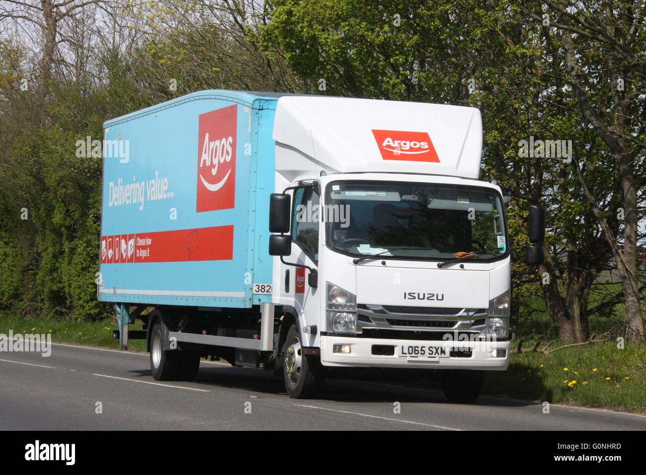 AN ISUZU DELIVERY TRUCK OF ARGOS TRAVELLING ALONG A COUNTRY ROAD Stock