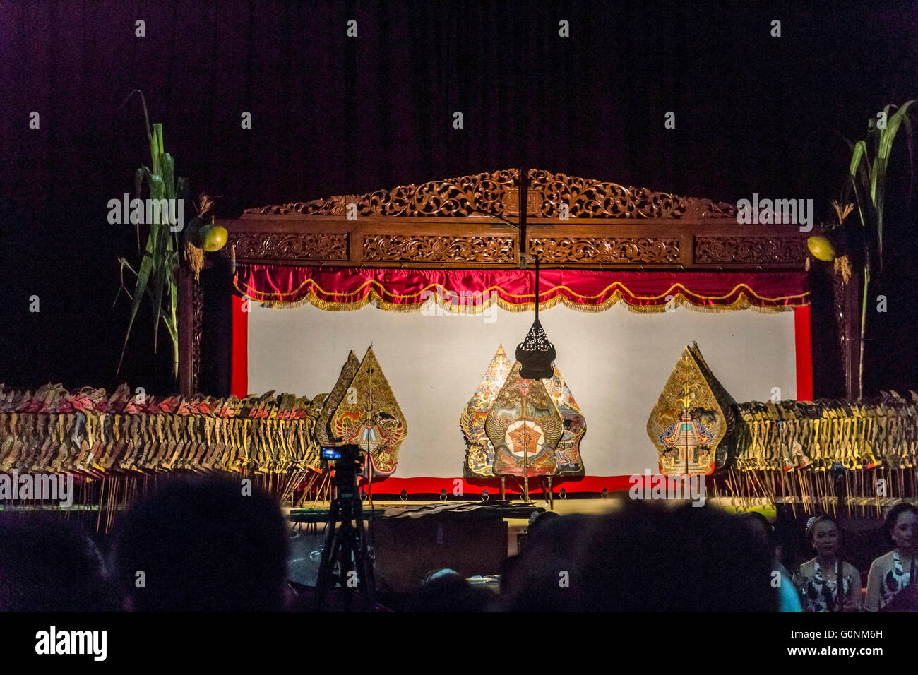 Traditional puppet show in Yogyakarta Stock Photo Alamy
