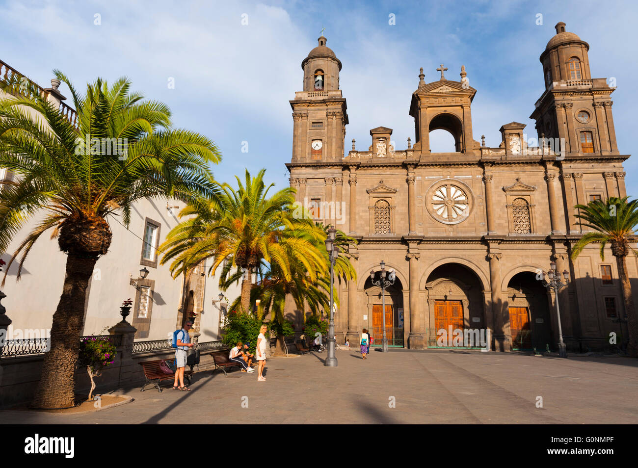 Espagne, Iles Canaries, Grande Canarie, ville de Las Palmas de Gran  Canaria, place et cathedrale Santa Ana // Spain, Canary isla Stock Photo -  Alamy