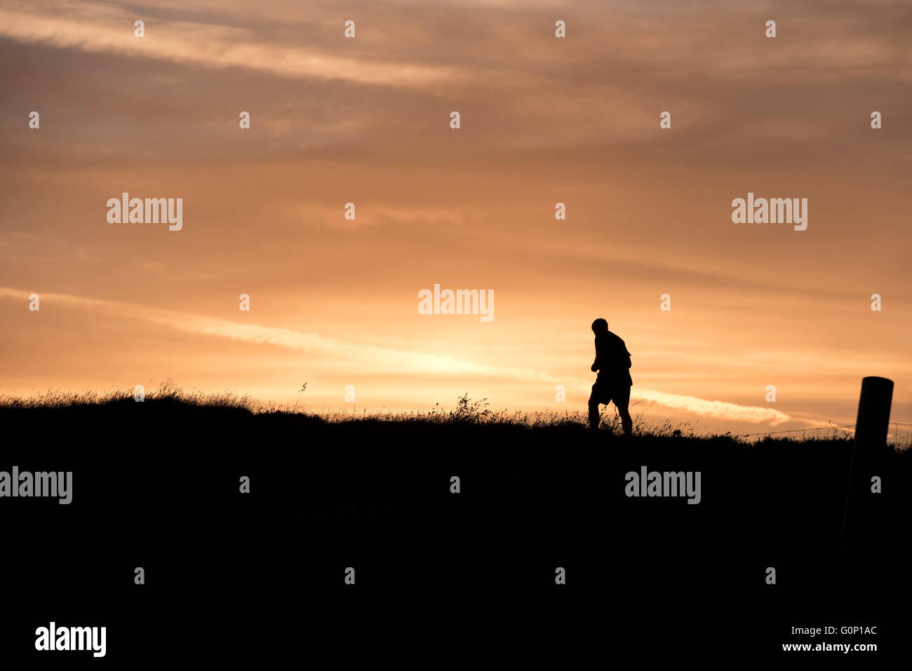 Man dark alone sunset hi-res stock photography and images - Alamy