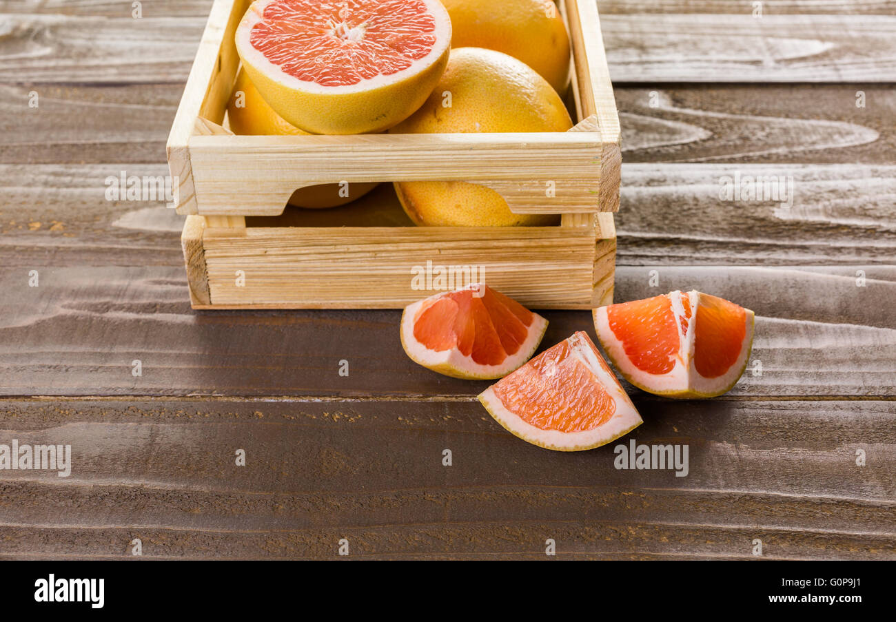 Fresh ryby red grapefruits in wood crate Stock Photo Alamy