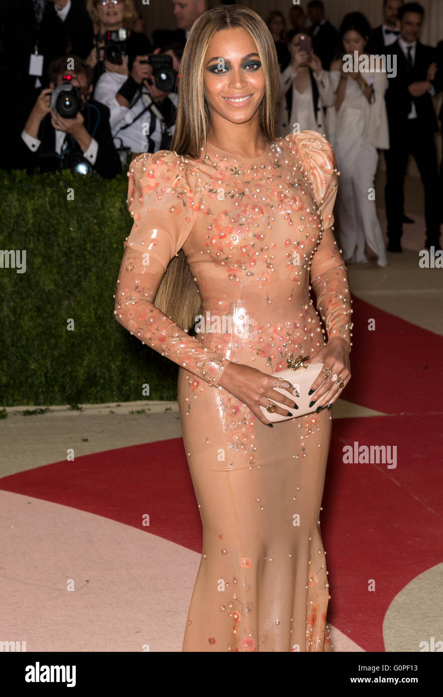 New York, USA. 2nd May, 2016. Beyonce Knowles attends the Manus x Machina Fashion in an Age of Technology Costume Institute Gala at the Metropolitan Museum of Art Credit:  Ovidiu Hrubaru/Alamy Live News Stock Photo