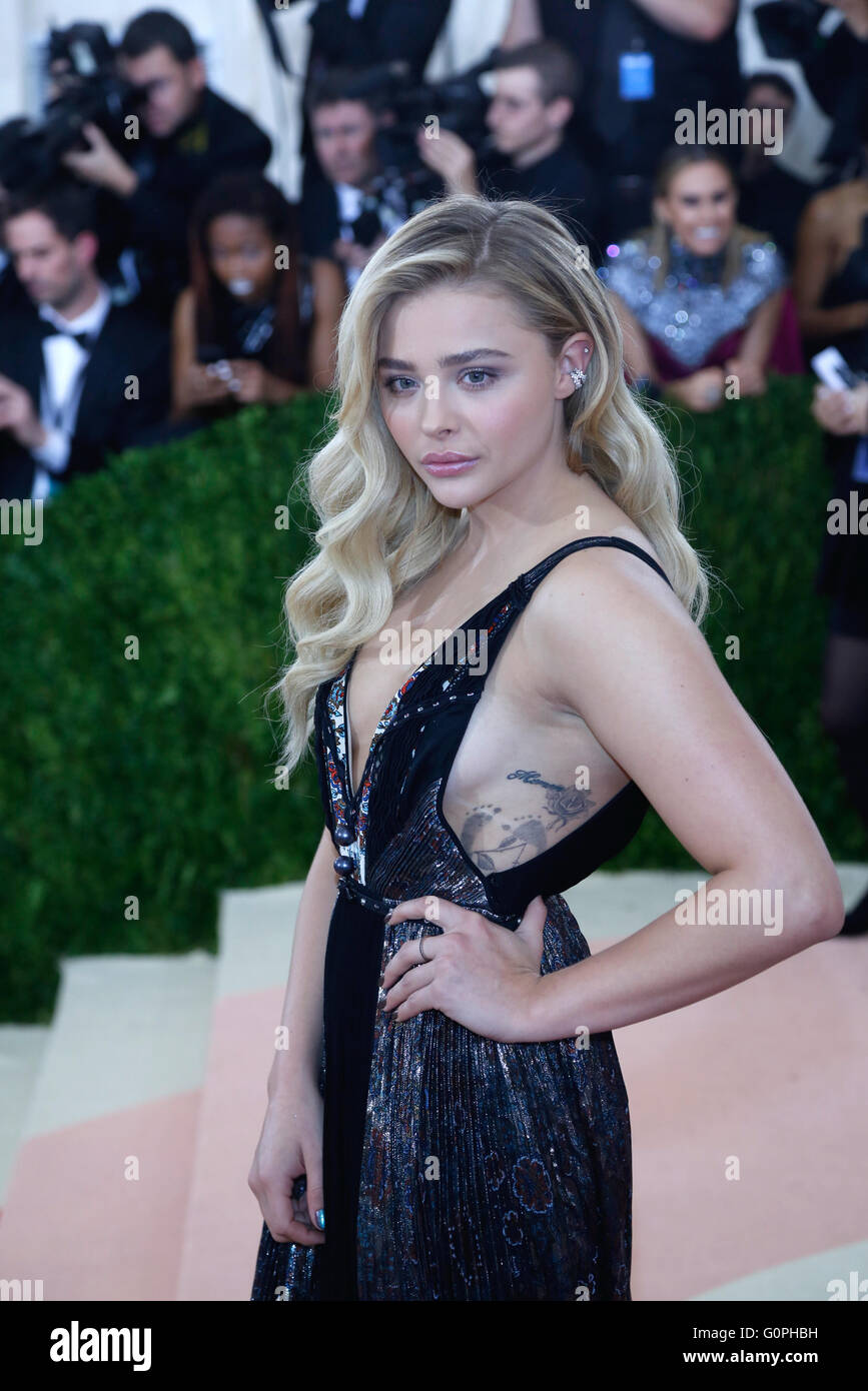 New York City, USA. 2nd May, 2016. Chloe Grace Moretz attends 'Manus x  Machina: Fashion In An Age Of Technology' Costume Institute Gala at  Metropolitan Museum of Art in New York City