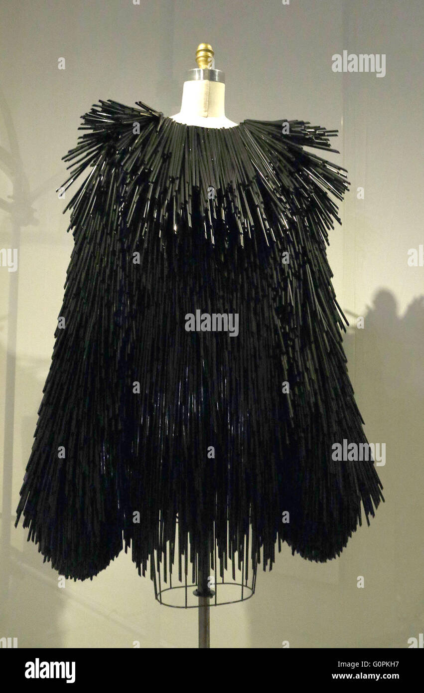 New York, New York, USA. 2nd May, 2016. A view of the dress from Gareth Pugh, seen at the press preview for the Costume Institute's new exhibit 'Manus x Machina: Fashion in the Age of Technology' held at the Metropolitan Museum of Art. © Nancy Kaszerman/ZUMA Wire/Alamy Live News Stock Photo