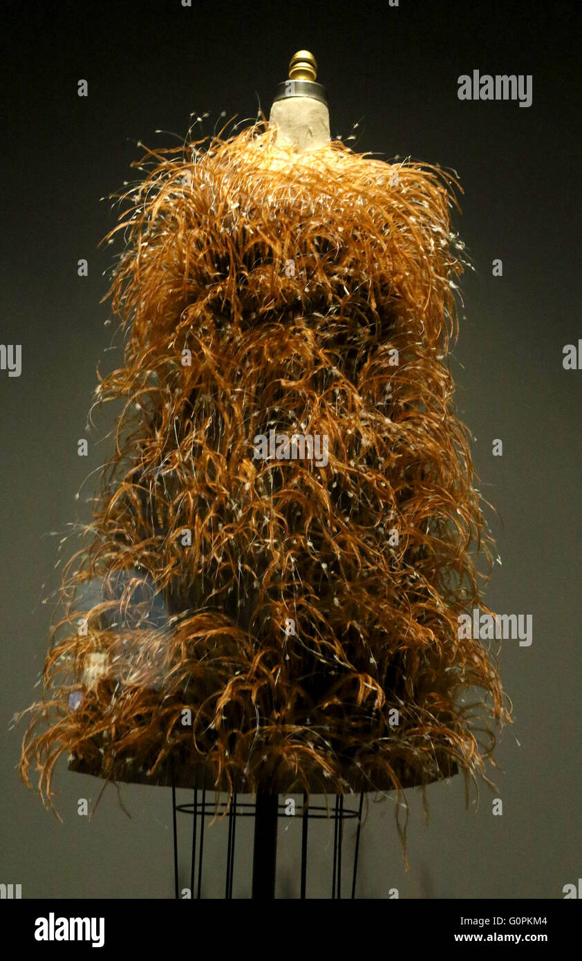 New York, New York, USA. 2nd May, 2016. A view of a dress from Hubert De Givenchy, seen at the press preview for the Costume Institute's new exhibit 'Manus x Machina: Fashion in the Age of Technology' held at the Metropolitan Museum of Art. © Nancy Kaszerman/ZUMA Wire/Alamy Live News Stock Photo