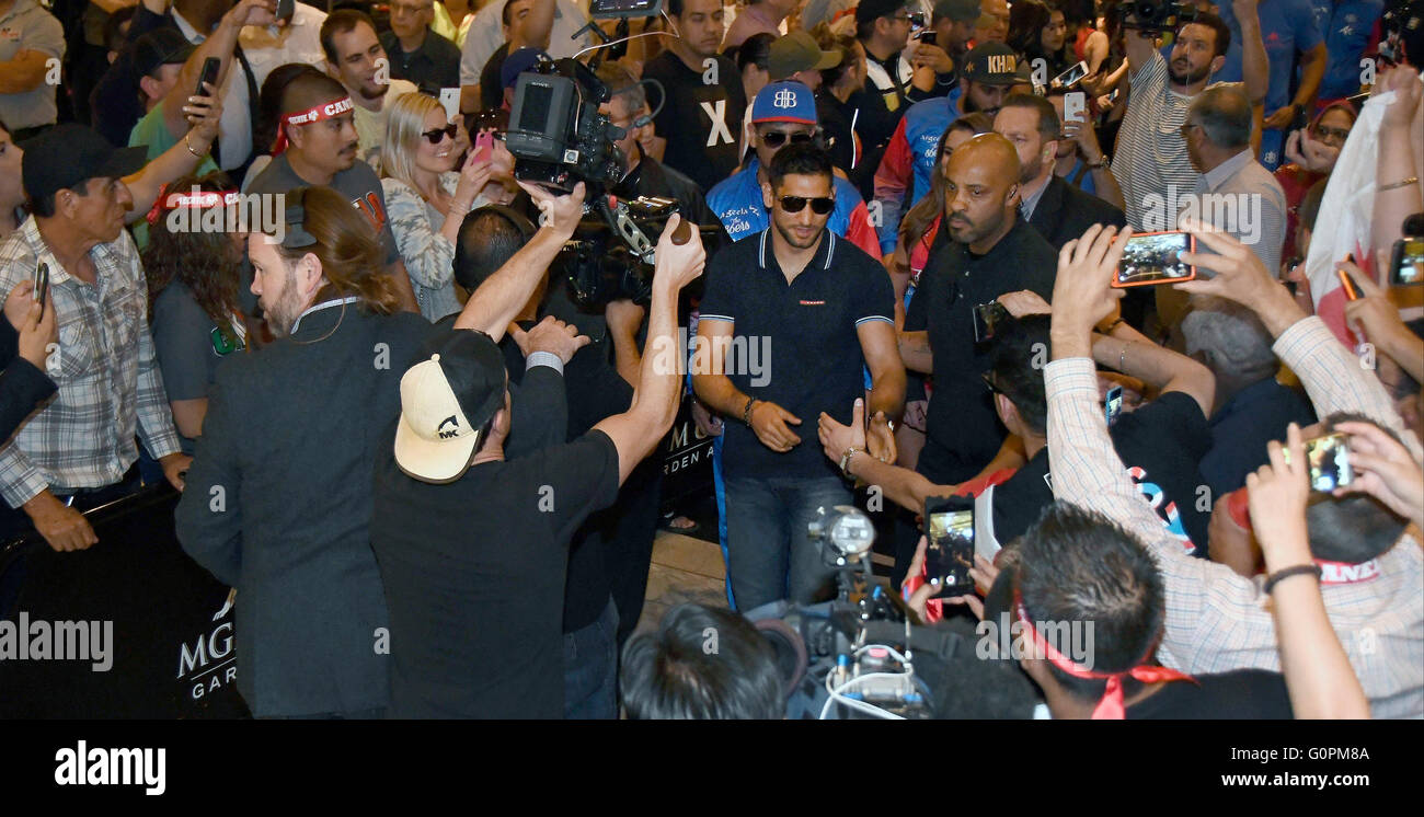 Las Vegas NV, USA. 3rd May, 2016. UK's Amir Khan arrives as fans cheer at the MGM grand hotel in Las Vegas Tuesday. Amir Khan will be fighting Mexico's Canelo Alvarez for the middleweight world championship this Saturday May 7th at the T-Mobile arena and on HBO PPV in Las Vegas.Photo by Gene Blevins/LA DailyNews/ZumaPress Credit:  Gene Blevins/ZUMA Wire/Alamy Live News Stock Photo