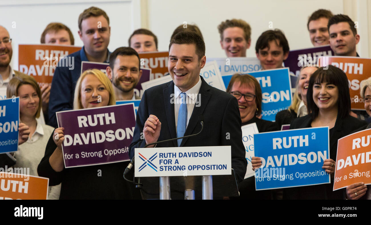 Edinburgh, UK. 04th May, 2016. Ruth Davidson began her final push to lead the Conservative Party to opposition in the Scottish Parliamentary Election with an eve of poll rally at the Royal Botanic Garden, Edinburgh  Pictured: Ross Thomson Credit:  Richard Dyson/Alamy Live News Stock Photo