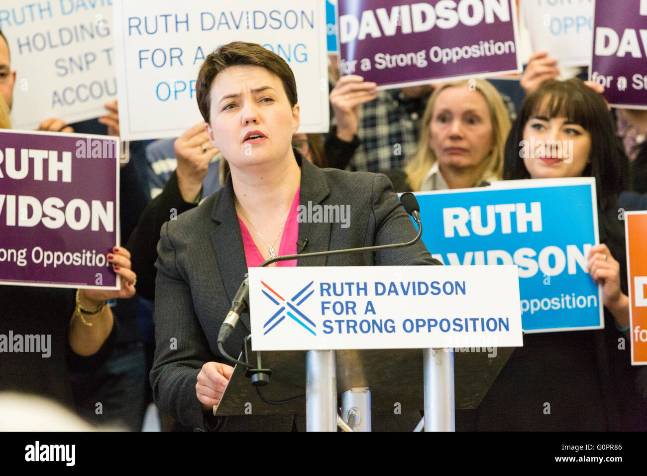 Edinburgh, UK. 04th May, 2016. Ruth Davidson began her final push to lead the Conservative Party to opposition in the Scottish Parliamentary Election with an eve of poll rally at the Royal Botanic Garden, Edinburgh Credit:  Richard Dyson/Alamy Live News Stock Photo