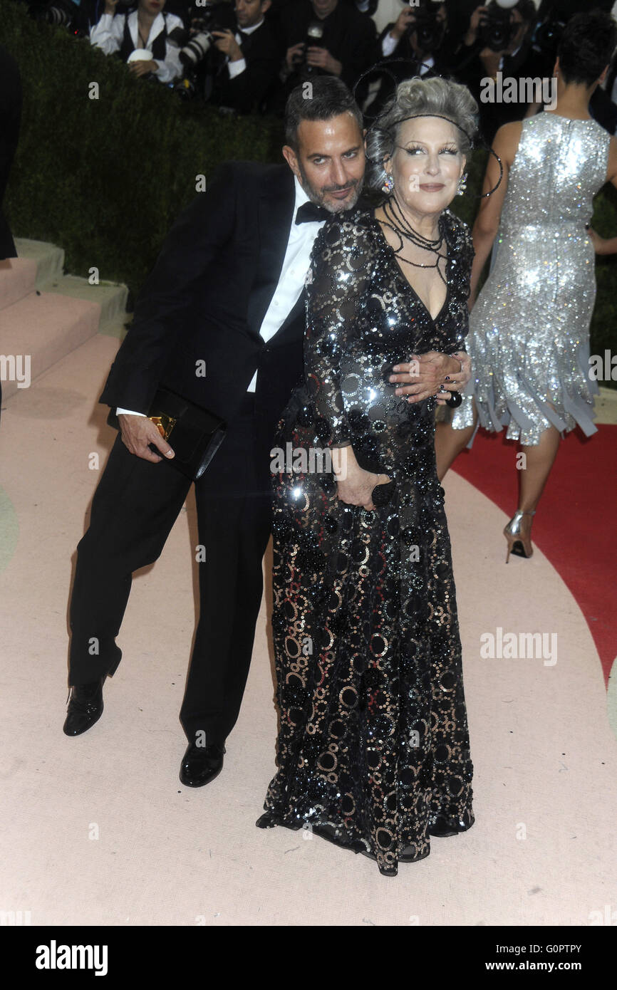 Marc Jacobs and Bette Midler attending the 'Manus x Machina: Fashion In An  Age Of Technology' Costume Institute Gala at Metropolitan Museum of Art on  May 2, 2016 in New York City.