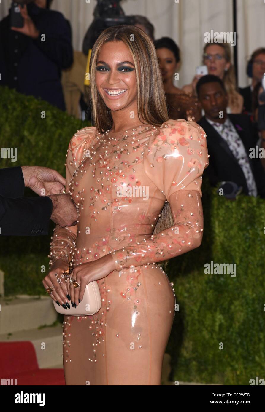 Beyonce Knowles-Carter at arrivals for Manus x Machina: Fashion in an Age of Technology Opening Night Costume Institute Annual Gala - Part 3, Metropolitan Museum of Art, New York, NY May 2, 2016. Photo By: Derek Storm/Everett Collection Stock Photo