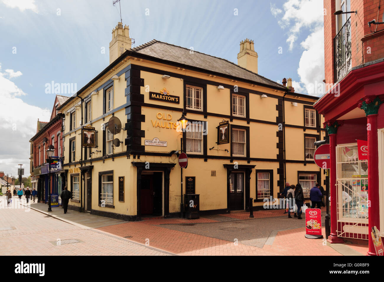 Old Vaults Pub in Chester Street Wrexham town centre established in 1868 Stock Photo