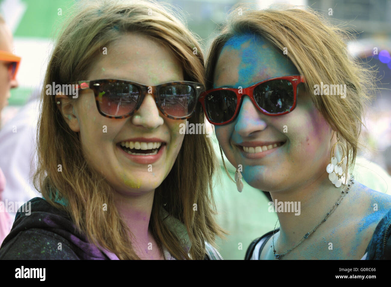 223 / Holi-Festival: EUROPA, DEUTSCHLAND, HAMBURG, 10.05.2014: Besucher auf dem farbpraechtigen Event. Editorial use only. Stock Photo