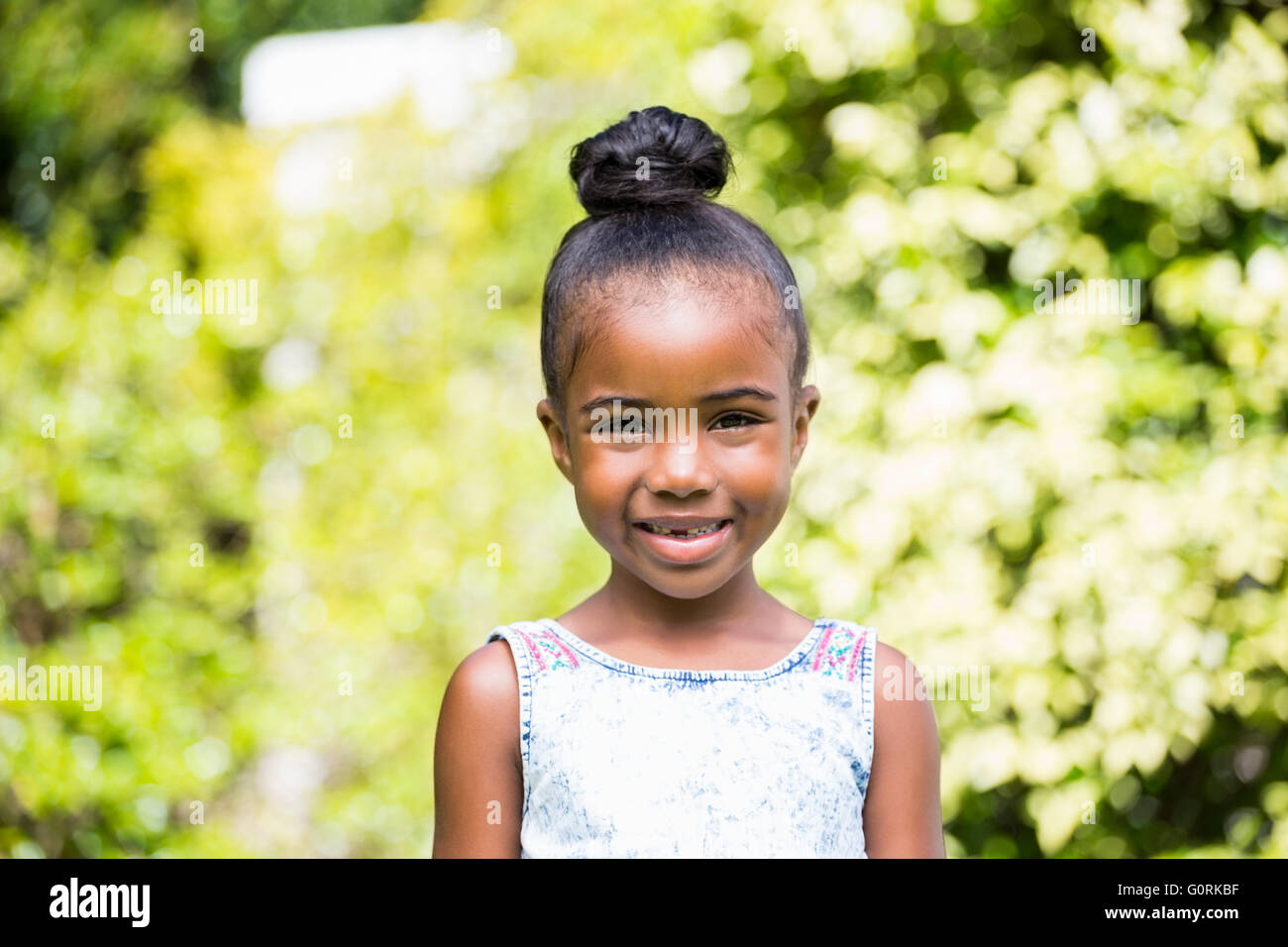 Smiling little girl looking at the camera Stock Photo - Alamy