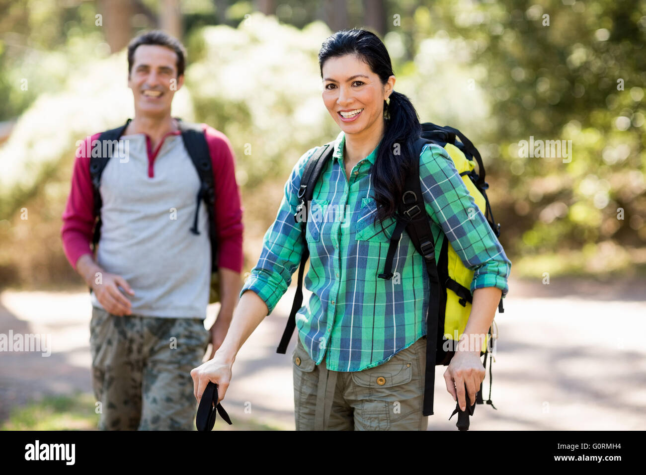 Hiking couple sky hi-res stock photography and images - Alamy