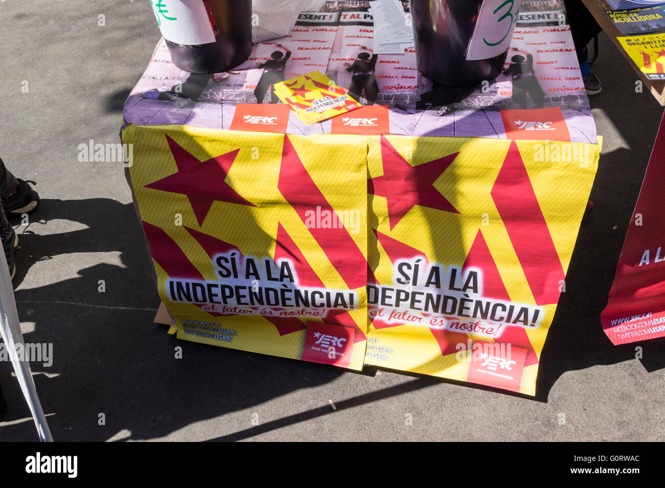 Pro-independence banner at a booth of JERC, a party supporting Catalan independence from Spain. Barcelona, 23 April 2016. Stock Photo