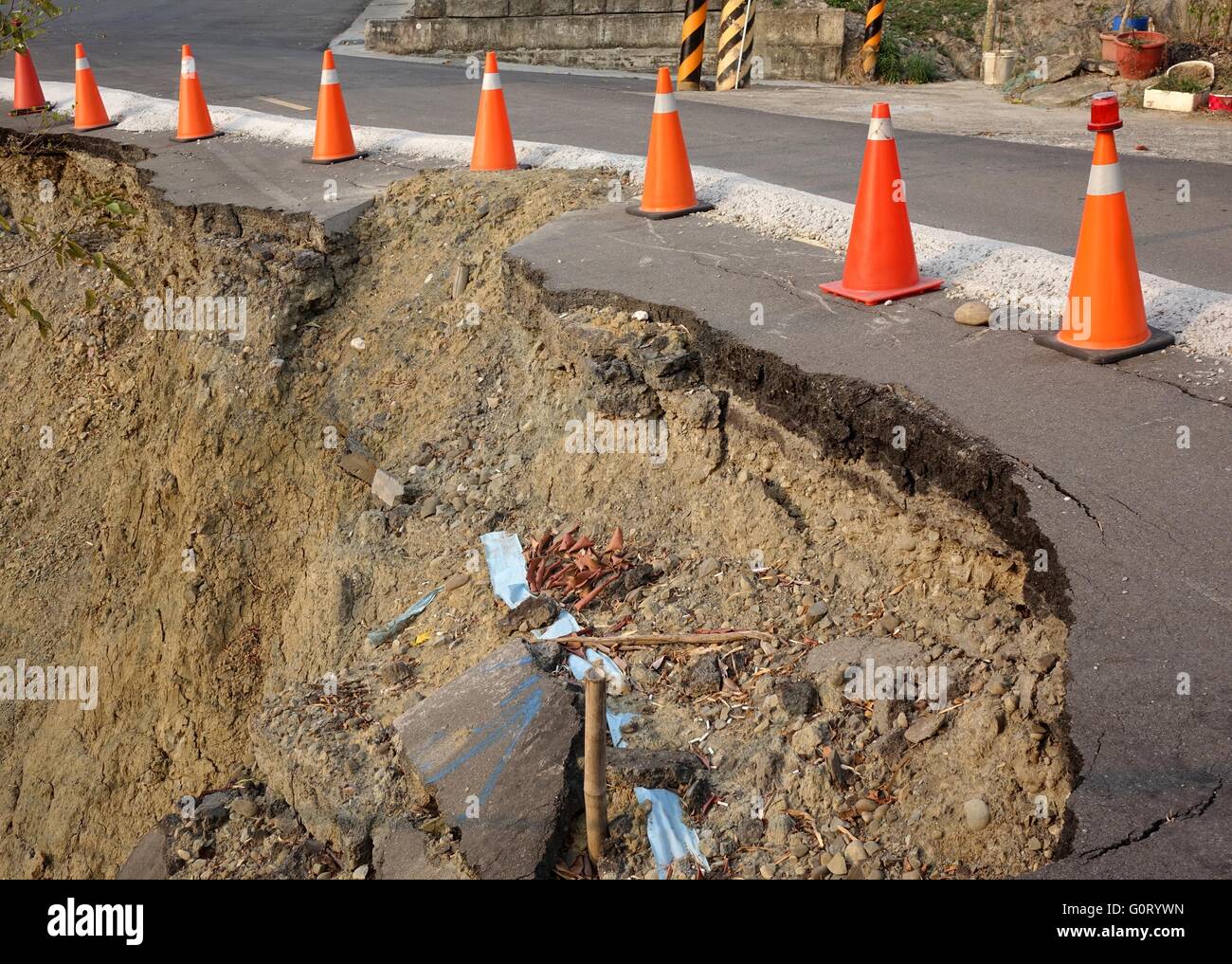 Earthquake damage road hi-res stock photography and images - Alamy