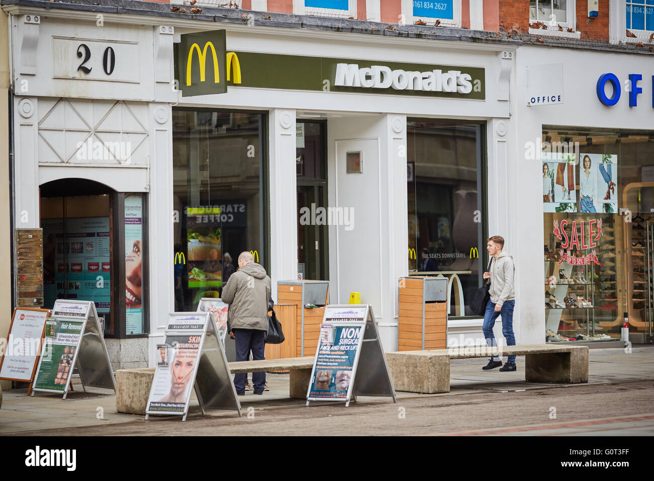 Fast food restaurant exterior hires stock photography and images Alamy