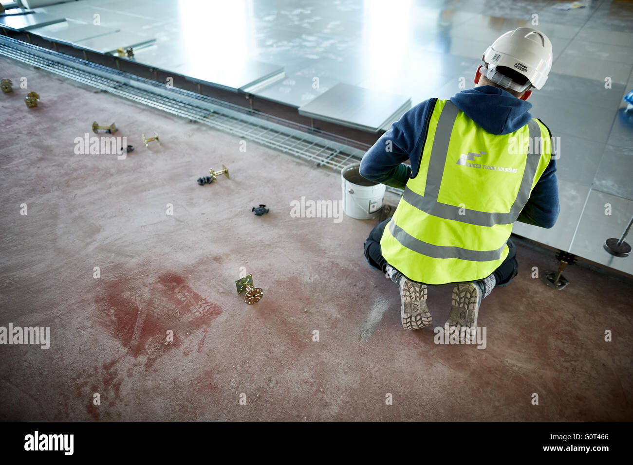 Raised Floor Solutions decked floor office space fit out Workman worker construction manual  labour labourer skilled engineer en Stock Photo