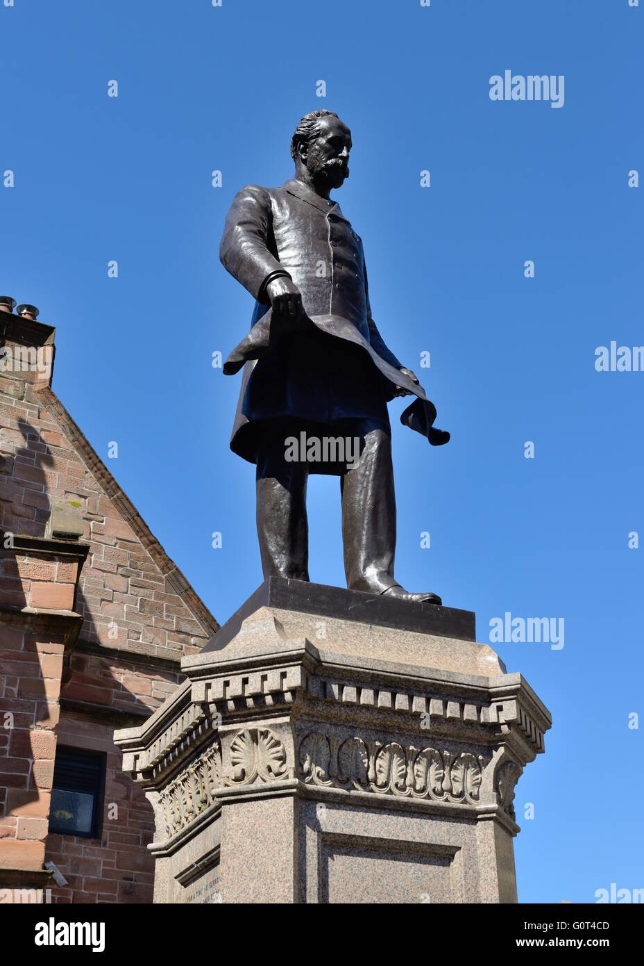 The Sir William Pearce, 'Black man', statue in Govan, Glasgow, Scotland, UK Stock Photo