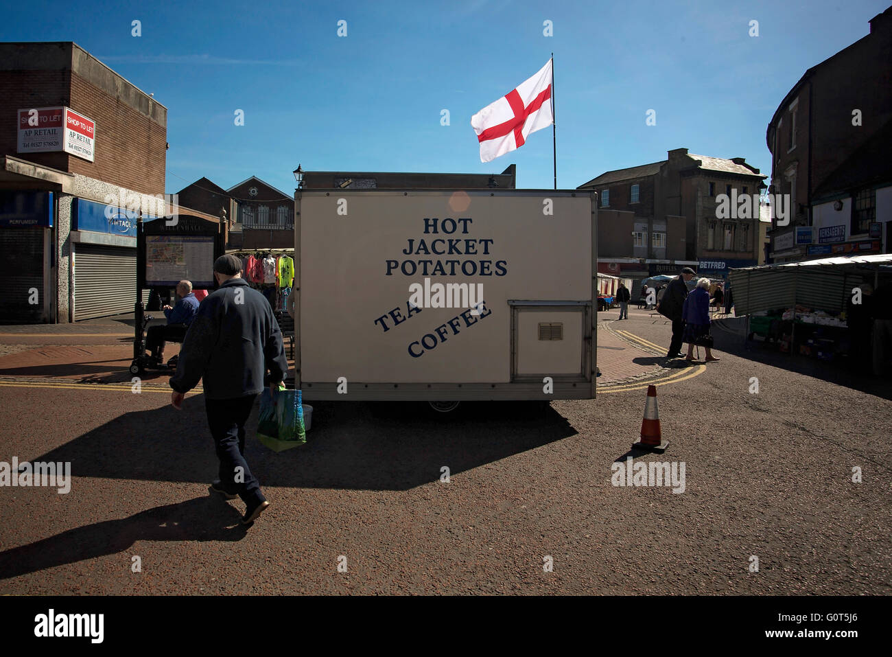 england flag flying on potato van in willenhall west milands Stock Photo