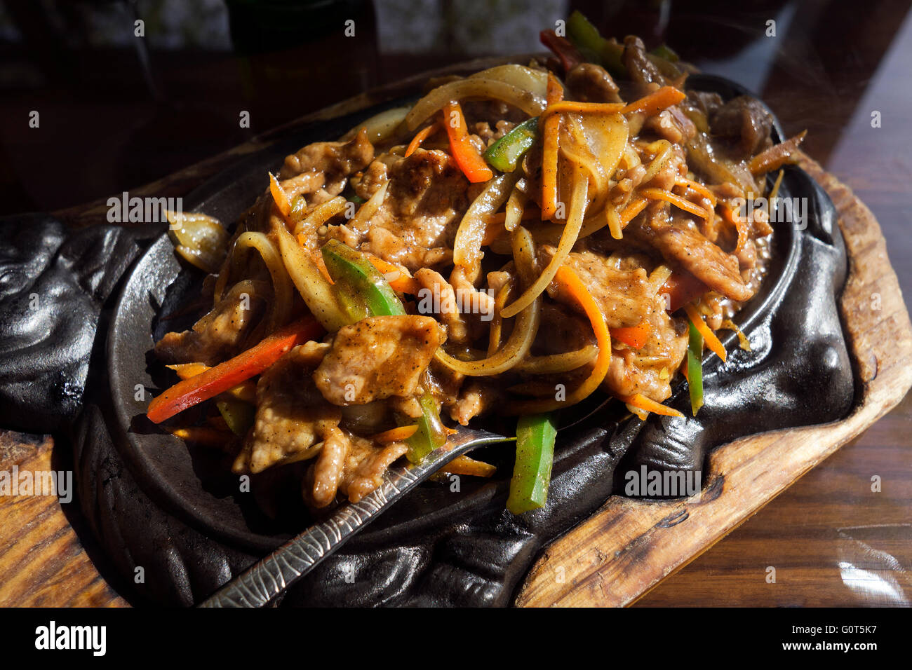 Chinese food. Stir fry beef with vegetables sauce Stock Photo - Alamy