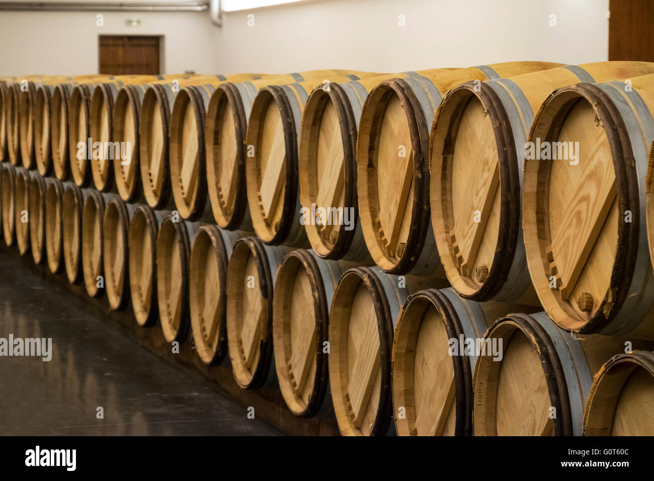 Row of barrels hi-res stock photography and images - Alamy