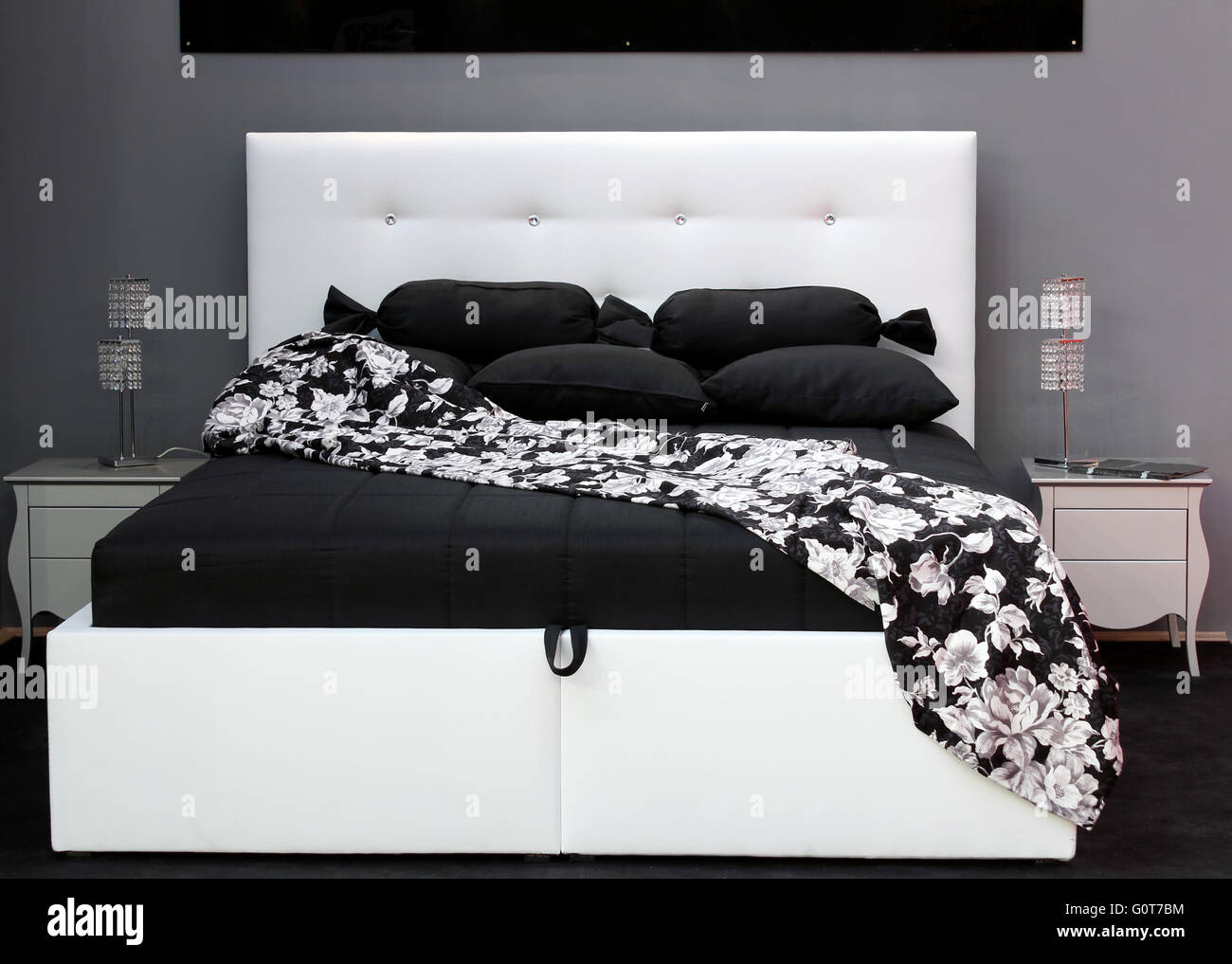 black and white bed Stock Photo - Alamy